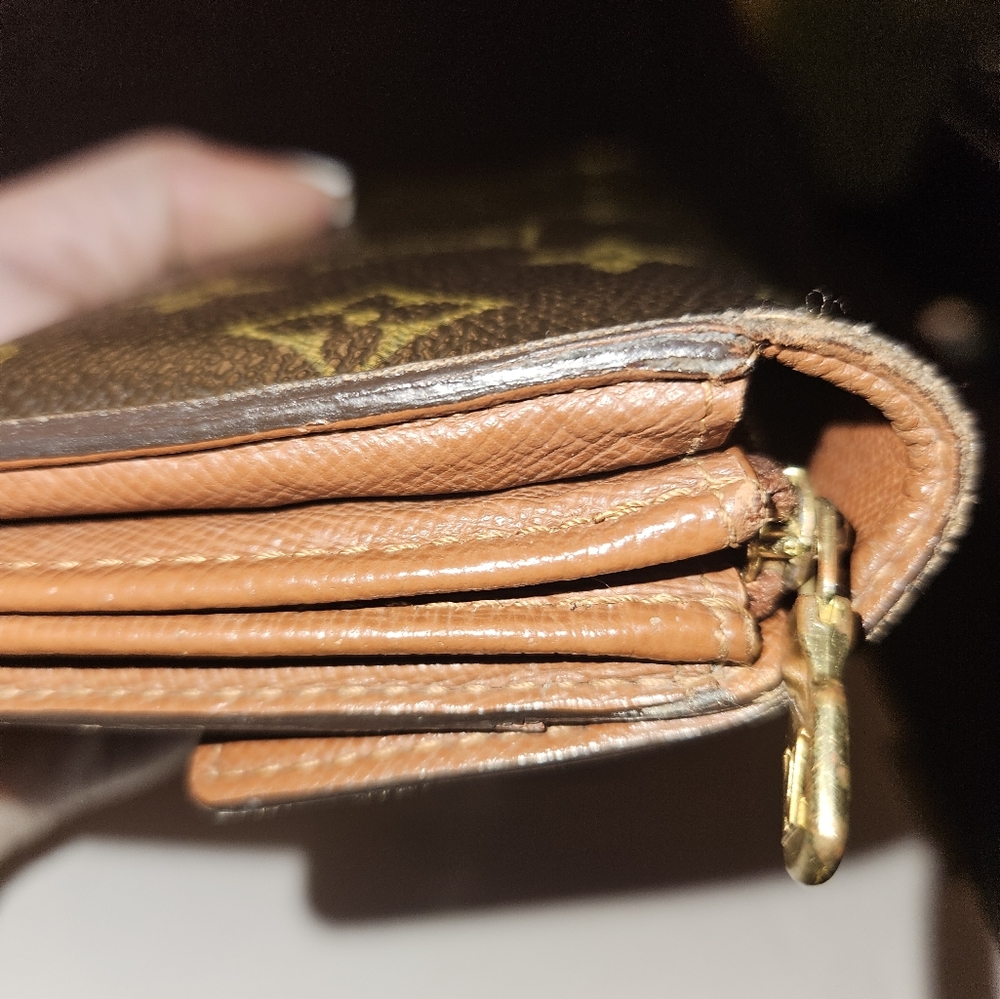 Authentic Louis Vuitton Sarah Wallet